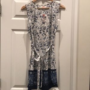 Floral sleeveless Shift Dress